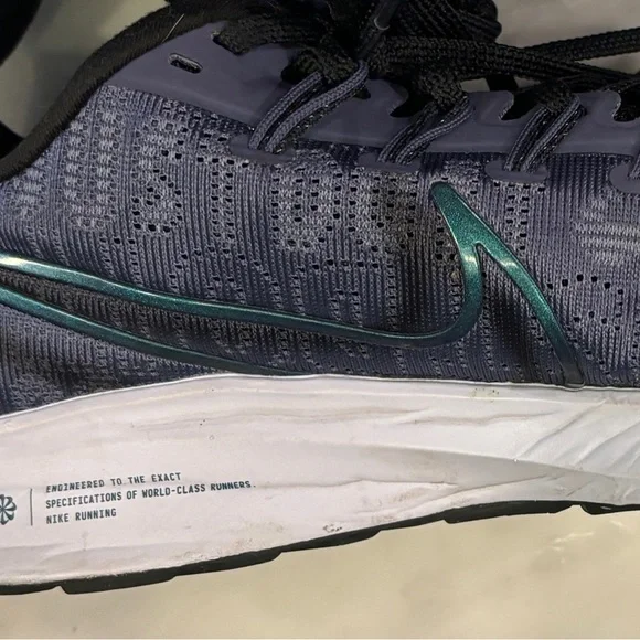 Set of Two Nike Air Zoom Pegasus Running Shoes Size 9. EUC - Picture 4 of 12